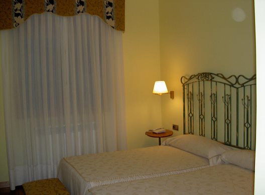 HOTEL LA RESERVA DE SAN LEONARDO DE YAGUE hotel la reserva de san leonardo de yague: