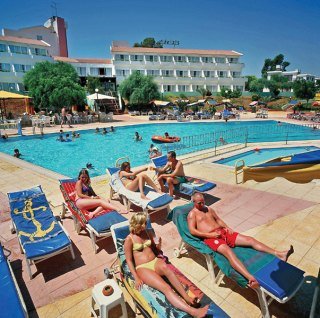 Apartamentos Adelais Bay