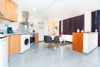 Apartamentos Ainb Universitat