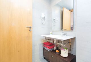 Apartamentos Ainb Universitat
