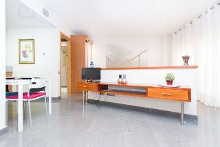 Apartamentos Ainb Universitat