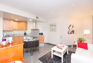 Apartamentos Ainb Universitat