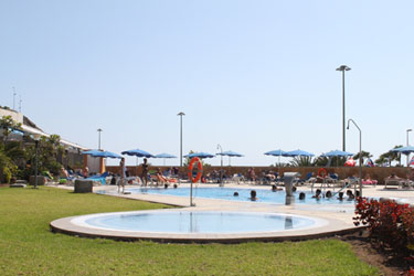 Apartamentos Amadores Beach