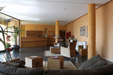 Apartamentos Amadores Beach
