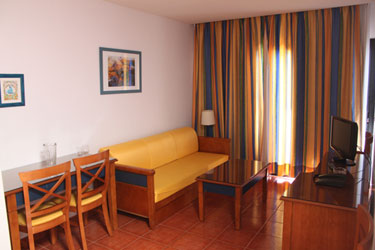 Apartamentos Amadores Beach