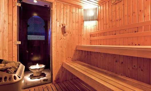 Apartamentos Arte Vida Suites & Spa