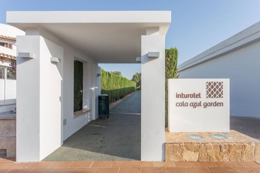 Apartamentos Cala Azul Garden