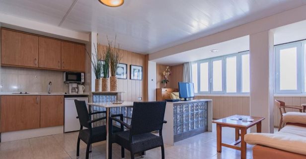 Apartamentos Carihuela Beach