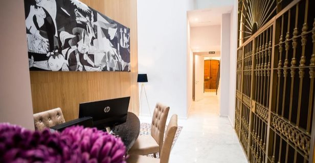 Apartamentos Casa De La Merced Suites