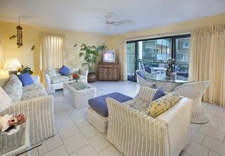 Apartamentos Colony Cove Beach Resort
