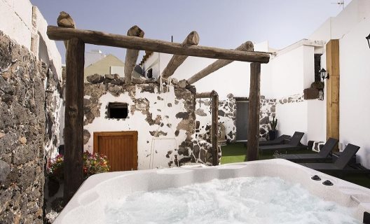 Apartamentos El Charco Suite