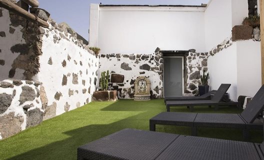 Apartamentos El Charco Suite