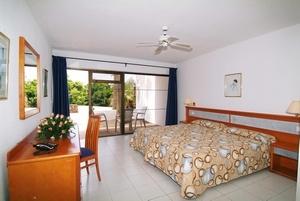 Apartamentos Fariones Club De Mar