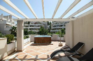 Apartamentos Fuente Aloha