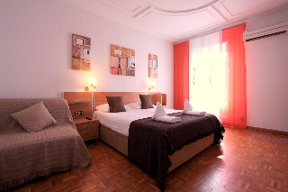 Apartamentos Gaudi Residence