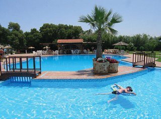 Apartamentos Geraniotis Beach