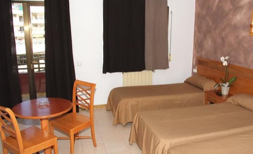 Apartamentos Gomila Park