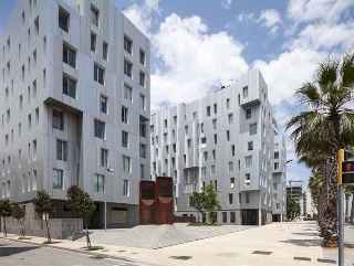 Apartamentos Homearound Rambla Suite & Pool