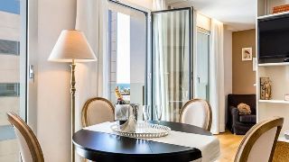 Apartamentos Homearound Rambla Suite & Pool
