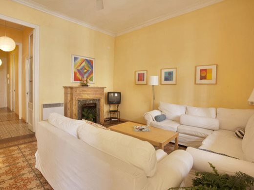Apartamentos In Barcelona Sant Joan 4