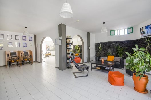 Apartamentos La Peñita