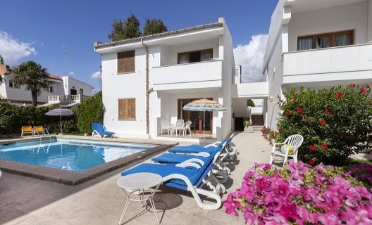 Apartamentos Leo