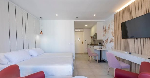 Apartamentos Levante Beach