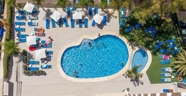 Apartamentos Levante Beach