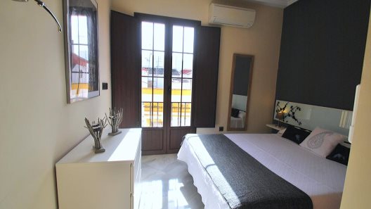 Apartamentos Living Sevilla Lumbreras