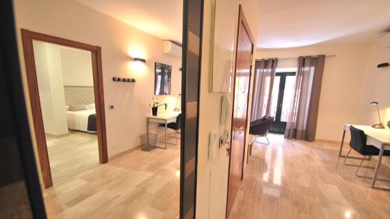 Apartamentos Living Sevilla Maestranza