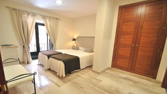 Apartamentos Living Sevilla Maestranza
