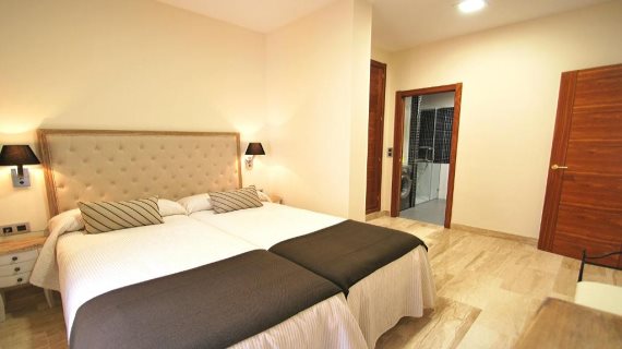 Apartamentos Living Sevilla Maestranza