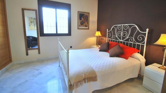 Apartamentos Living Sevilla San Lorenzo