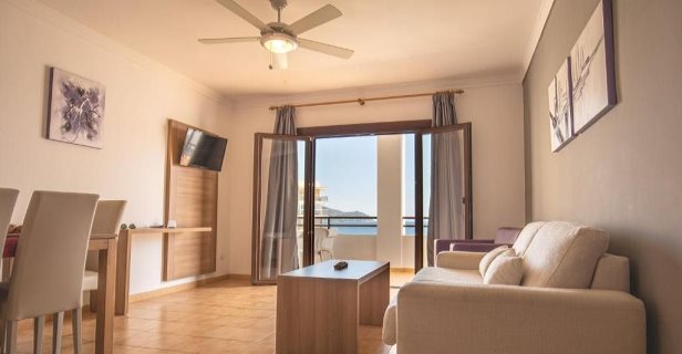 Apartamentos Midas