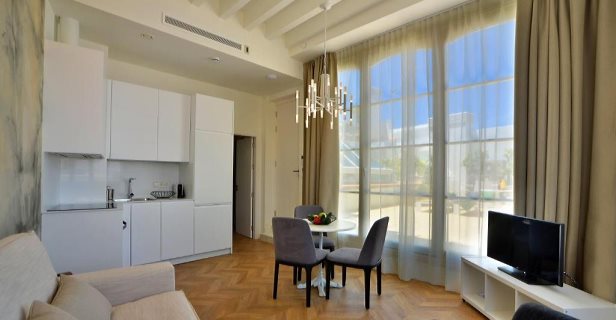 Apartamentos Plaza Mina Suites