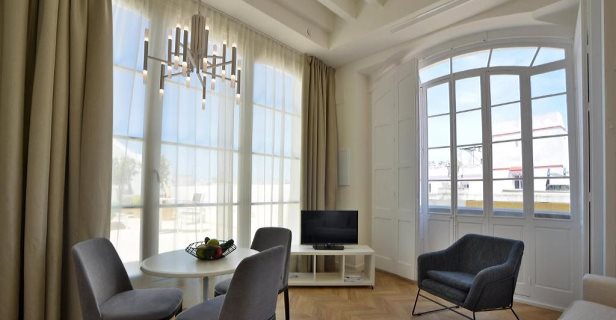 Apartamentos Plaza Mina Suites