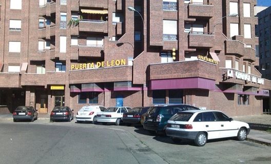 Apartamentos Puerta De León