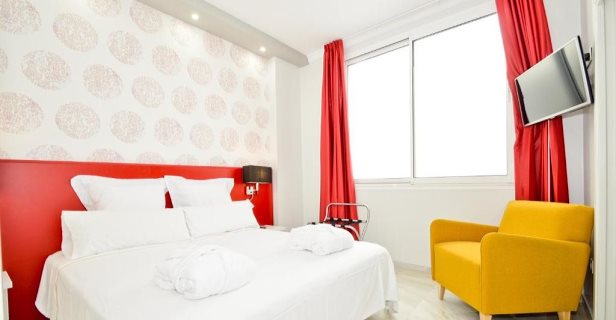 Apartamentos The Zentral Arenal Suites