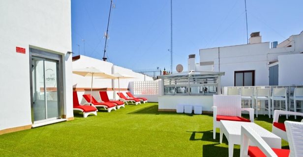 Apartamentos The Zentral Arenal Suites