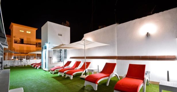 Apartamentos The Zentral Arenal Suites