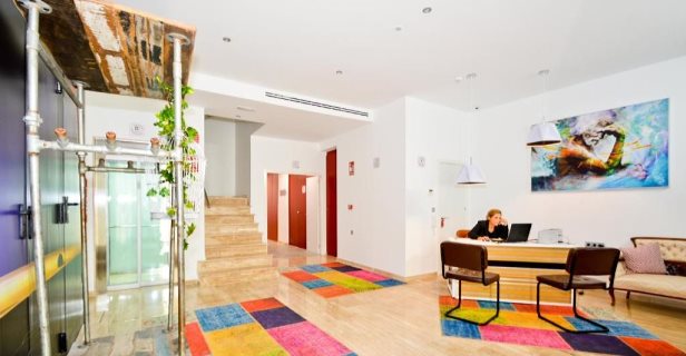 Apartamentos The Zentral Arenal Suites