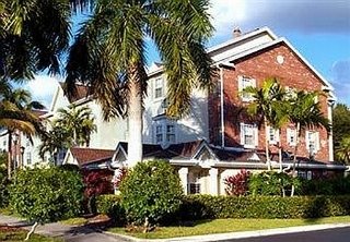 Apartamentos Towne Place Suites Miami Lakes