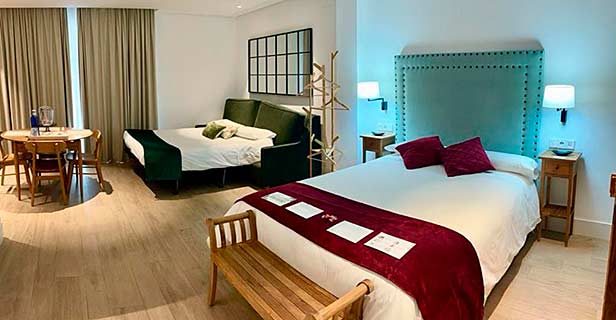 Apartamentos Turísticos La Plaza