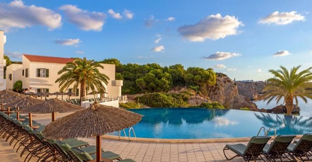 Apartamentos White Sands Beach Club