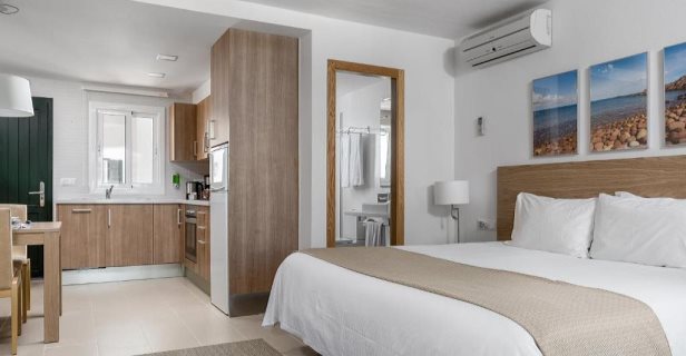 Apartamentos White Sands Beach Club