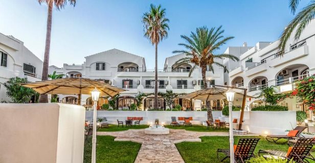 Apartamentos White Sands Beach Club
