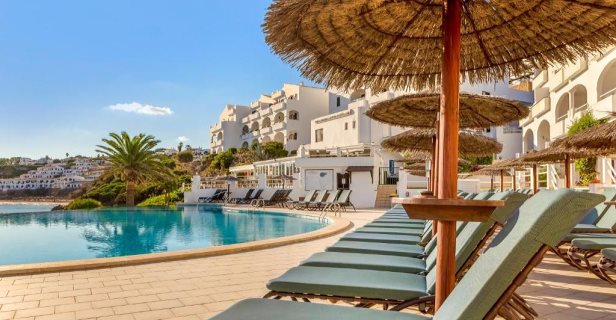Apartamentos White Sands Beach Club