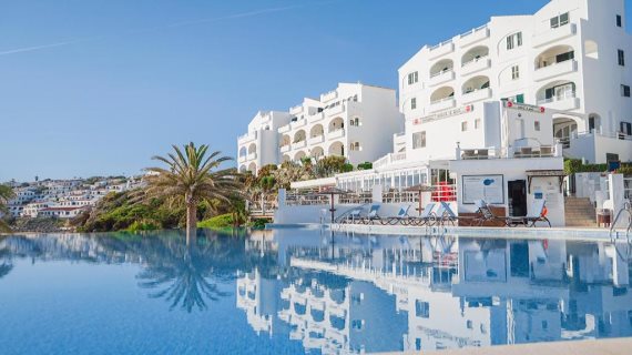 Apartamentos White Sands Beach Club