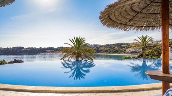 Apartamentos White Sands Beach Club