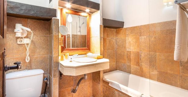 Aparthotel Alcazaba De Busquistar